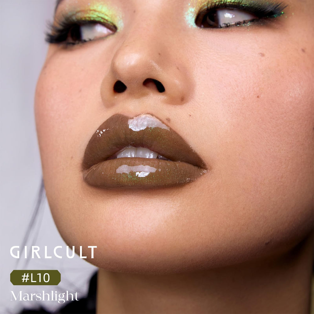 Application shot of GIRLCULT lipstick improving lip shine and moisture.
