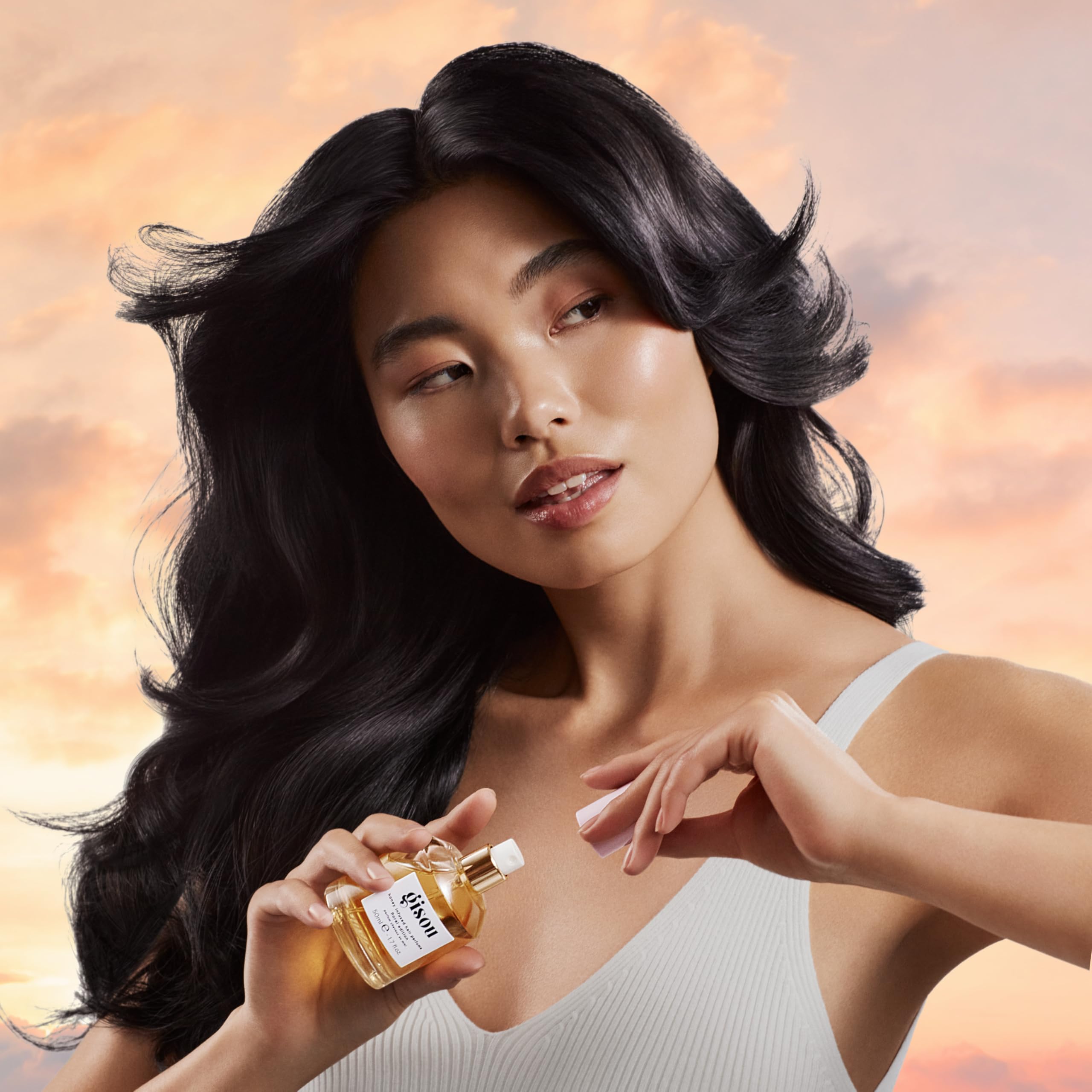 Gisou Argan Oil formula enhances softness while fragrance lasts