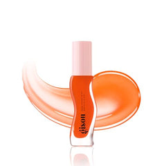 Gisou lip oil application glide showing smooth, easy hydration.