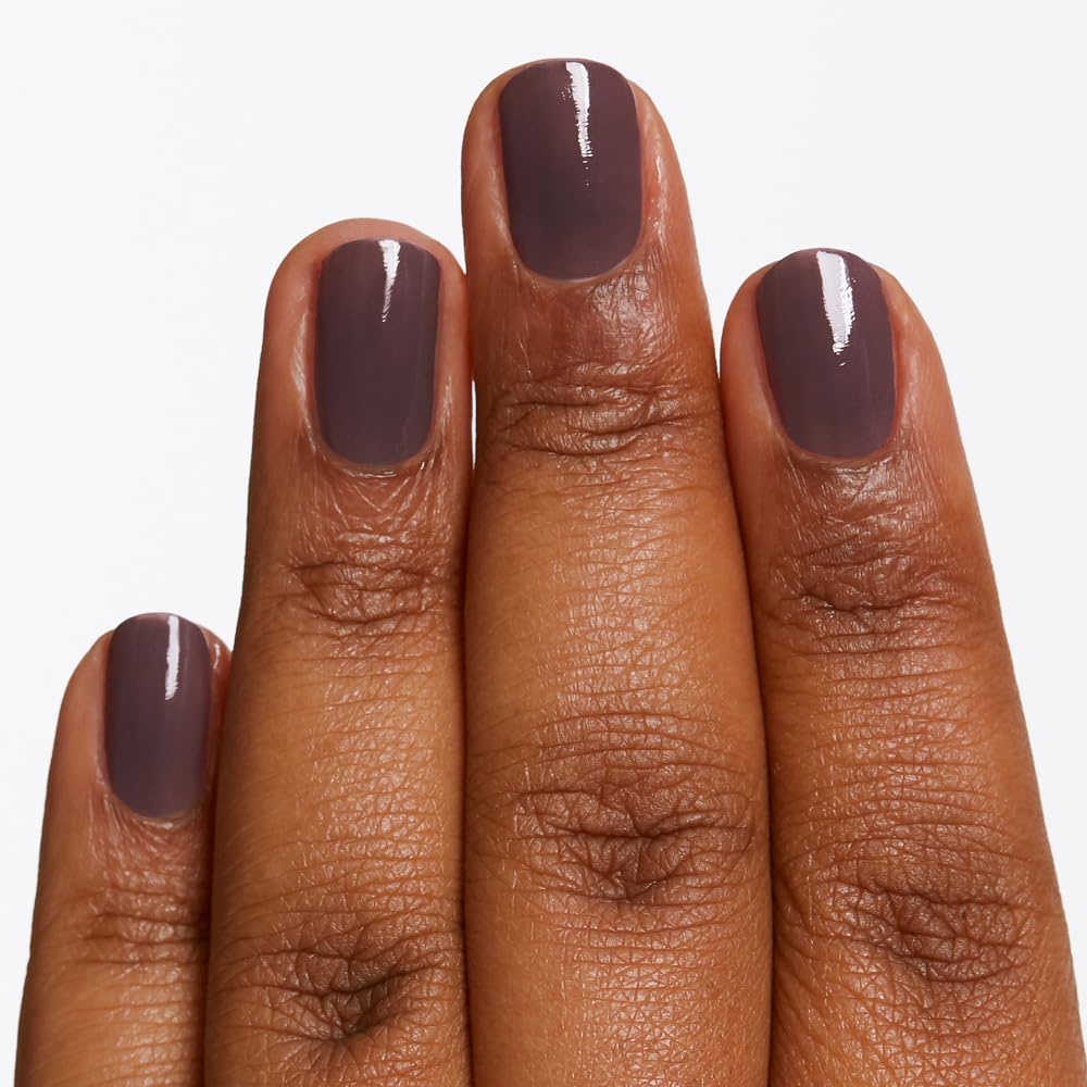 Gitti glossy finish swatch on a nail demonstrates salon-grade shine at home.