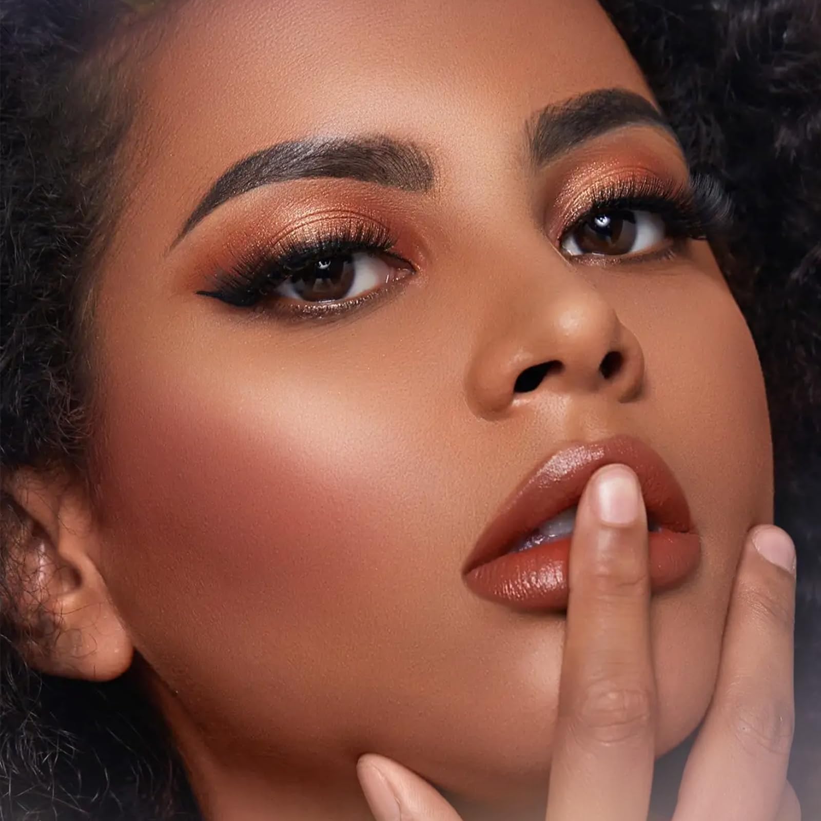 Glam Code pigment-rich textures blend smoothly for professional-looking results.
