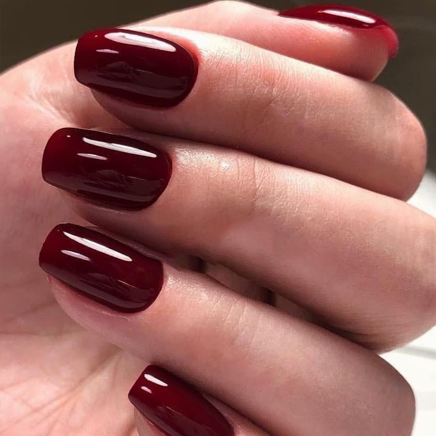 GLAMERMAID adhesive nails ensure secure bond for daily activities.
