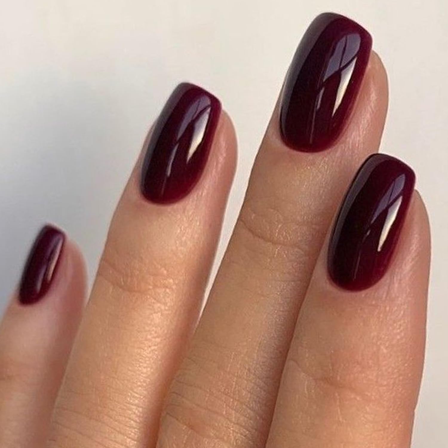 GLAMERMAID double-structured nails provide strong tips with natural cuticle fit.