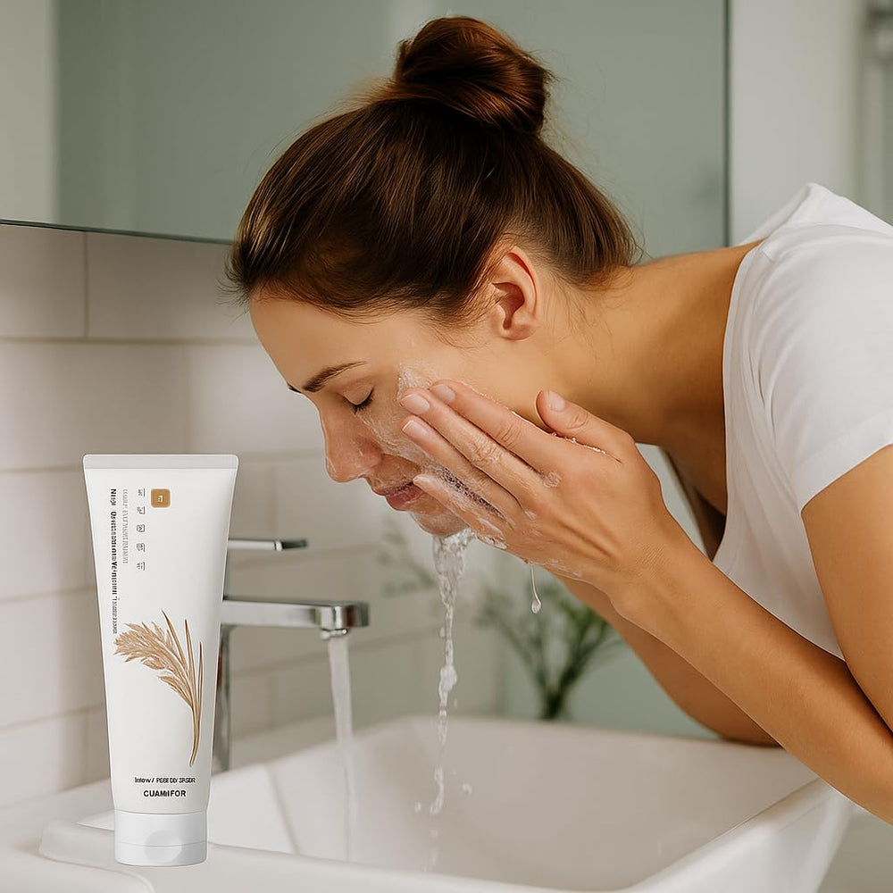 Glamfox Rice Niacinamide Foam Cleanser creamy foam on skin for brightening