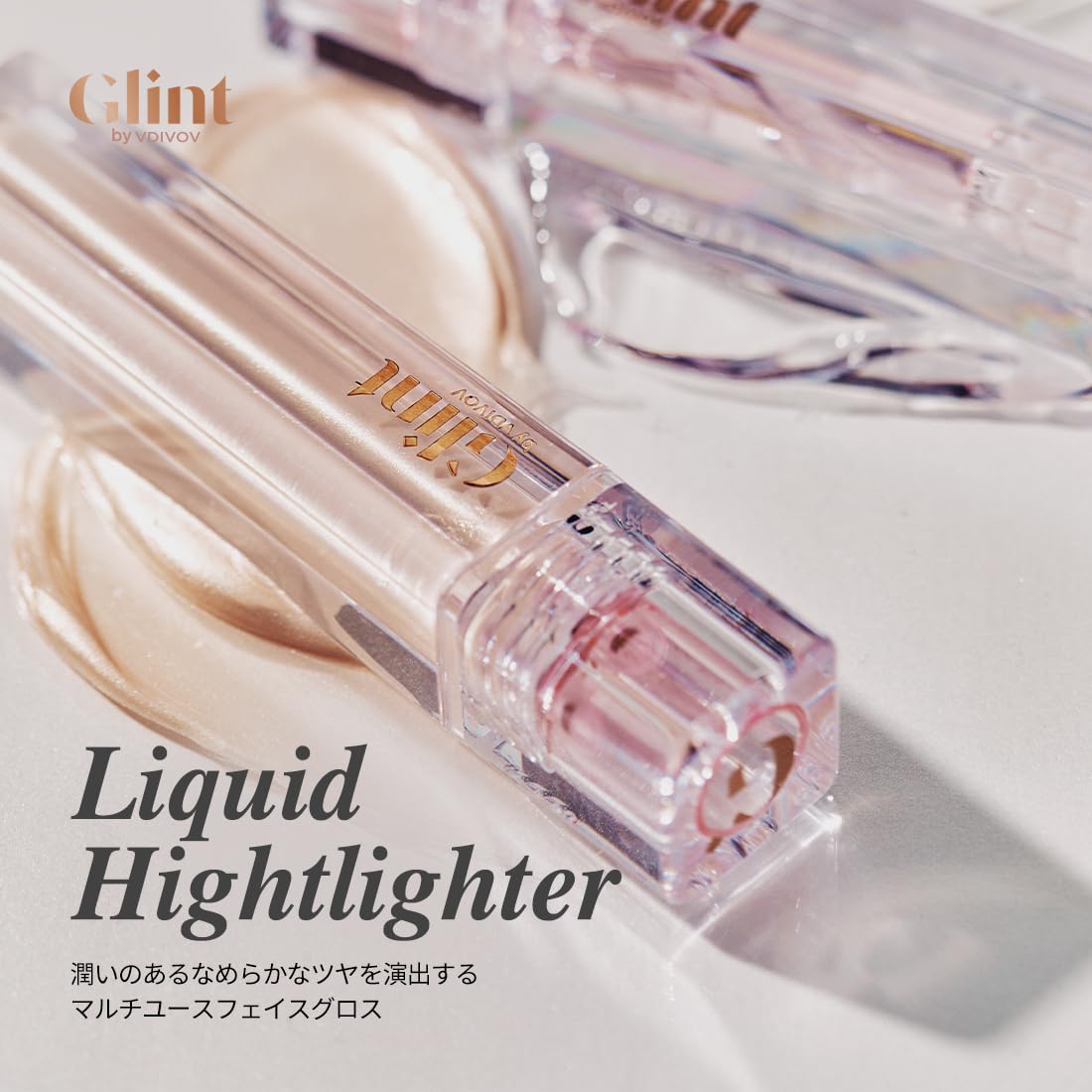 Glint highlighter tip for precise application creates a soft highlight on the cheekbone.