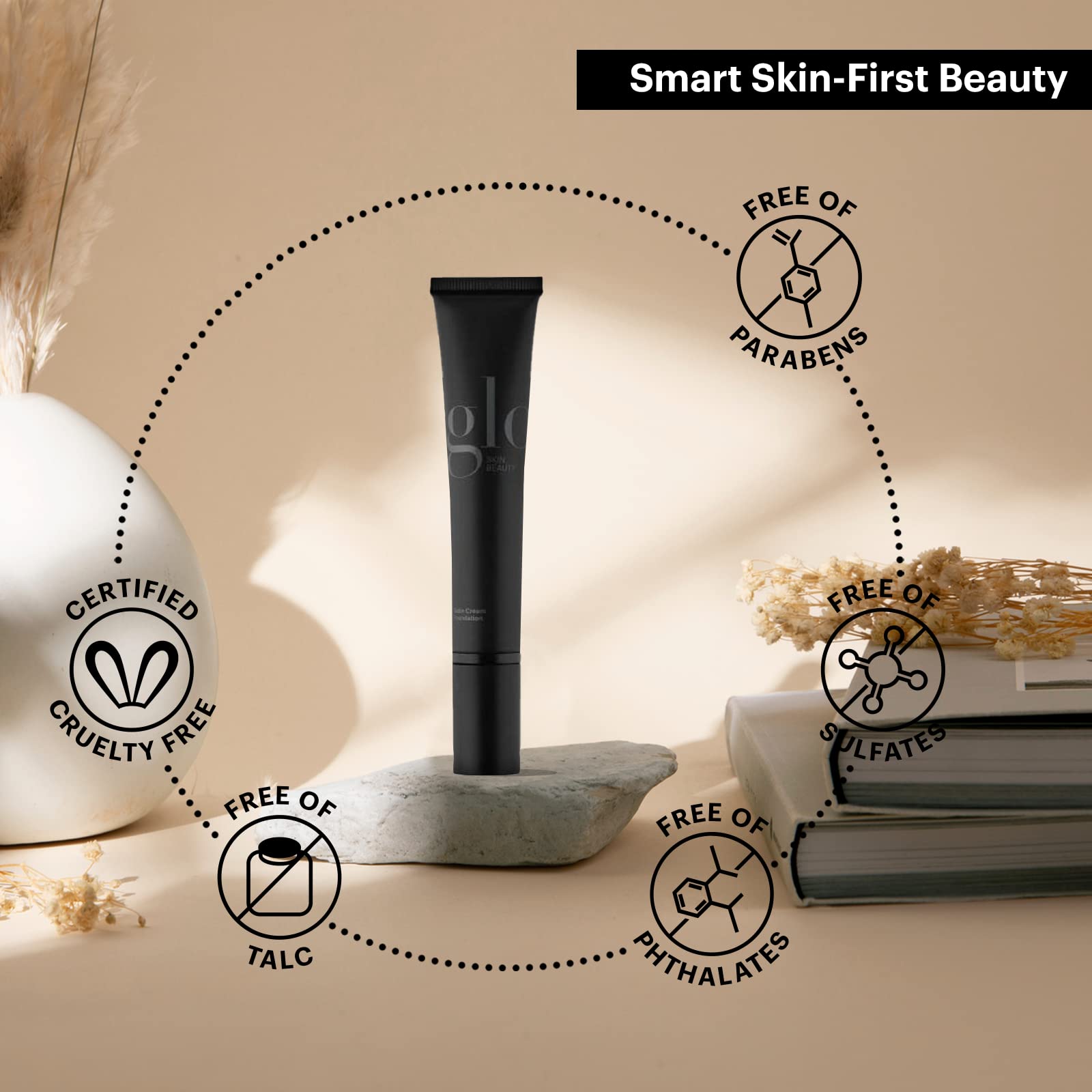 Antioxidant vitamins and green tea extract are part of Glo Satin Cream Foundation