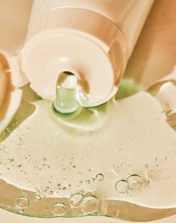 GLOMANCE Squeeze Gel Cleanser pump action highlights convenient morning routine
