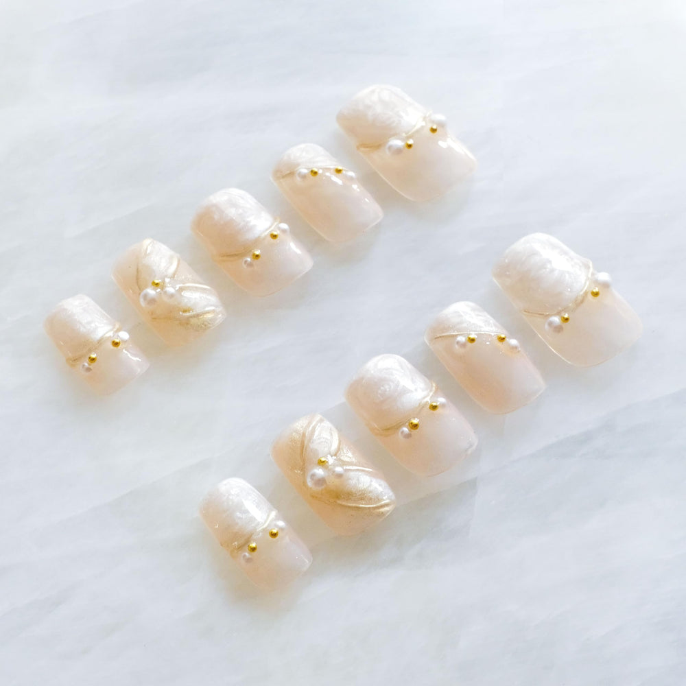 GLORS medium ballerina nails flatter hands while remaining practical for daily activities.