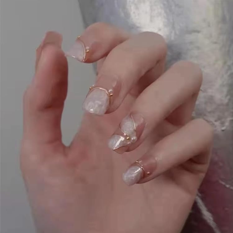 GLORS pearl nails with gold wire accents close-up for a chic, ready-to-wear look.