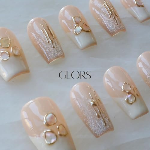GLORS Purly nails featuring geometric shell pieces for subtle dimension.