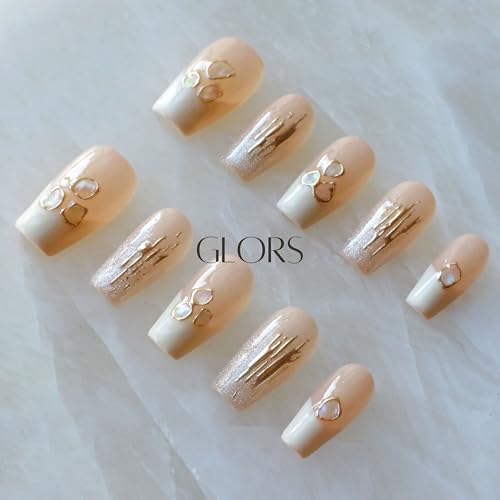GLORS Purly nails high-gloss finish for a polished salon-style look.