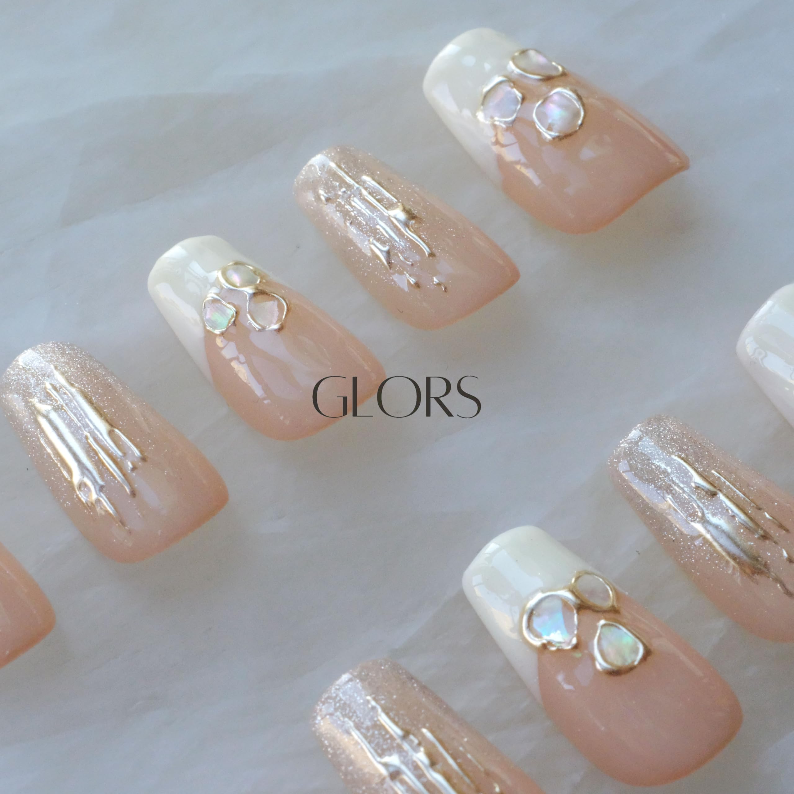 GLORS Purly nails offer a natural look suitable for daily wear.
