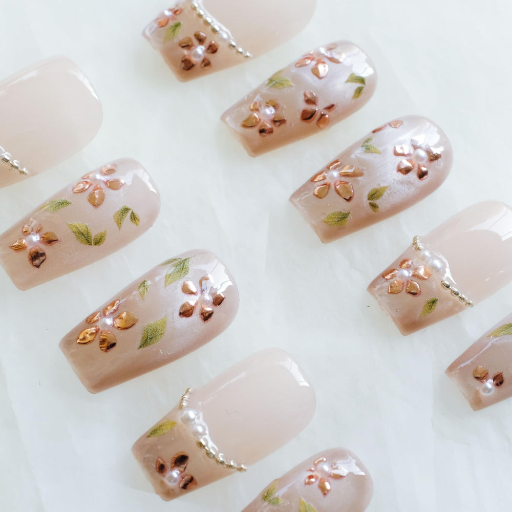GLORS Set includes nails in multiple sizes for a proper fit
