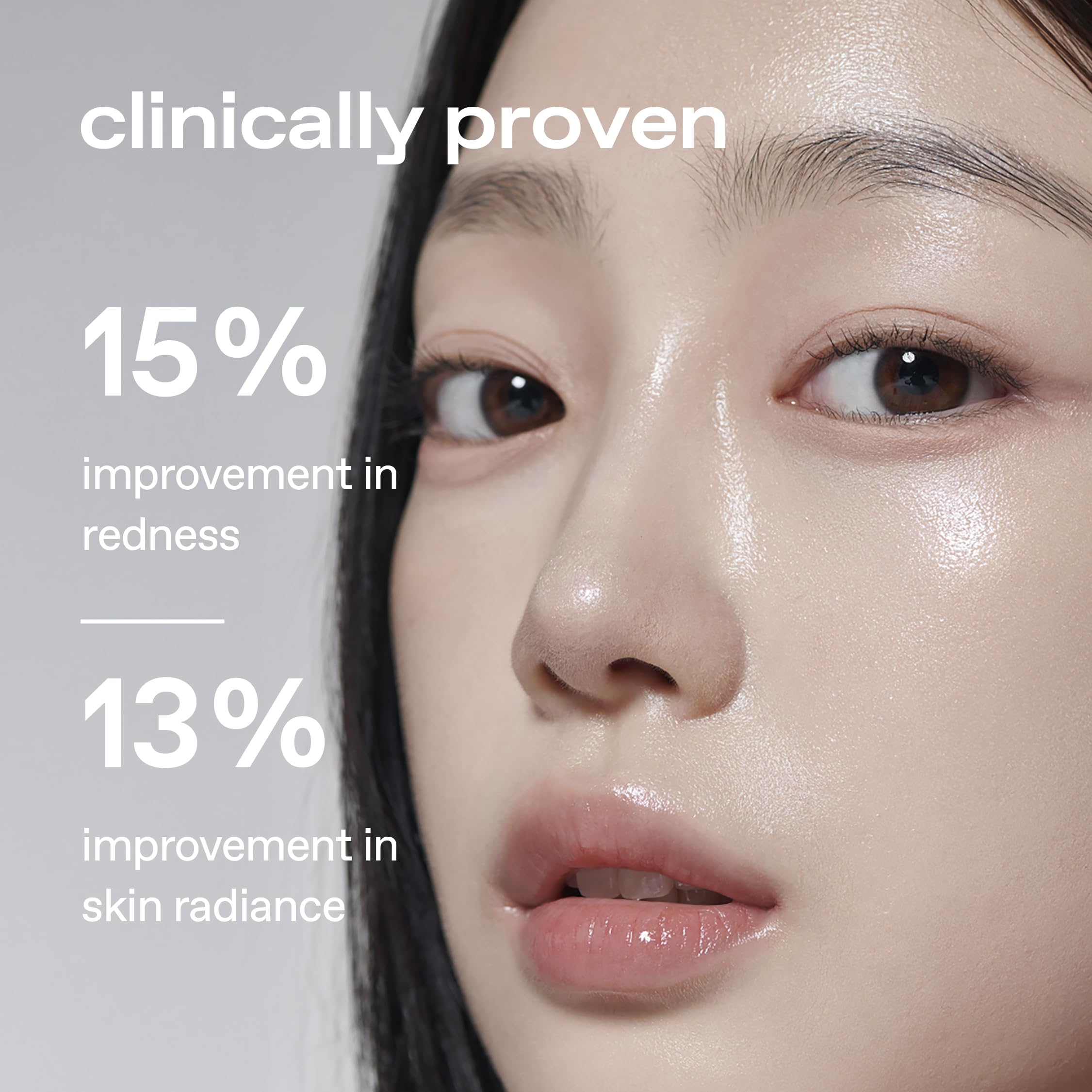 Glow Aloe Hydrogel Mask applying on cheek demonstrates gentle daily care.
