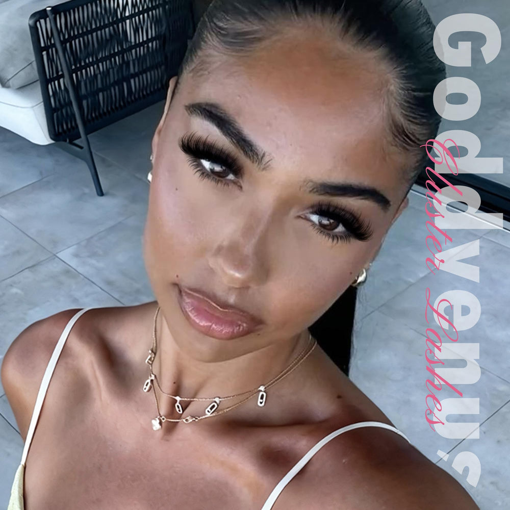 Goddvenus bottom lashes included for balanced, complete lash line look.