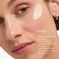 goop Beauty Microderm Exfoliator mineral particles detail demonstrates microexfoliation action.