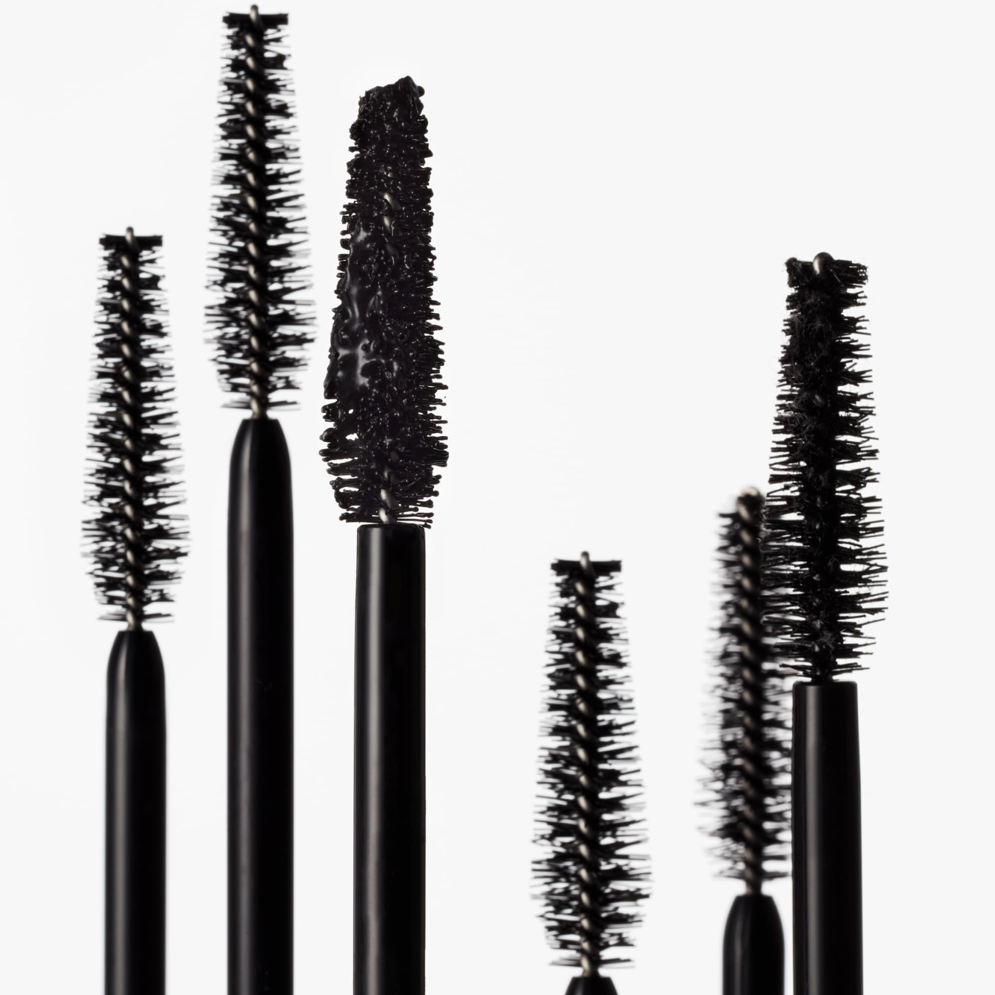 Goop Featherlash blends lifting serum and mascara for deeper definition over time.