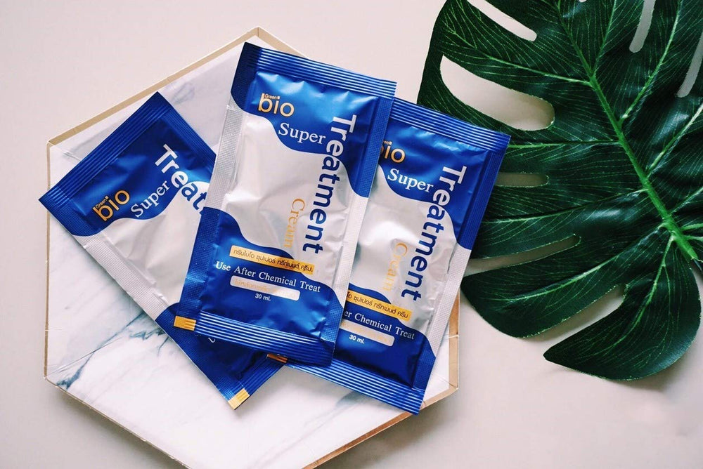 GreenBio Keratin Hair Mask smooths frizz for sleek, manageable hair.