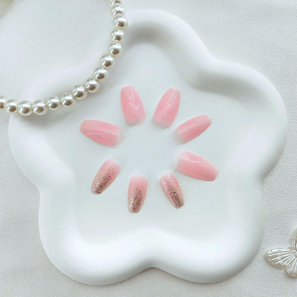 GXOIPNS 24-piece full-cover nails kit for versatile looks.