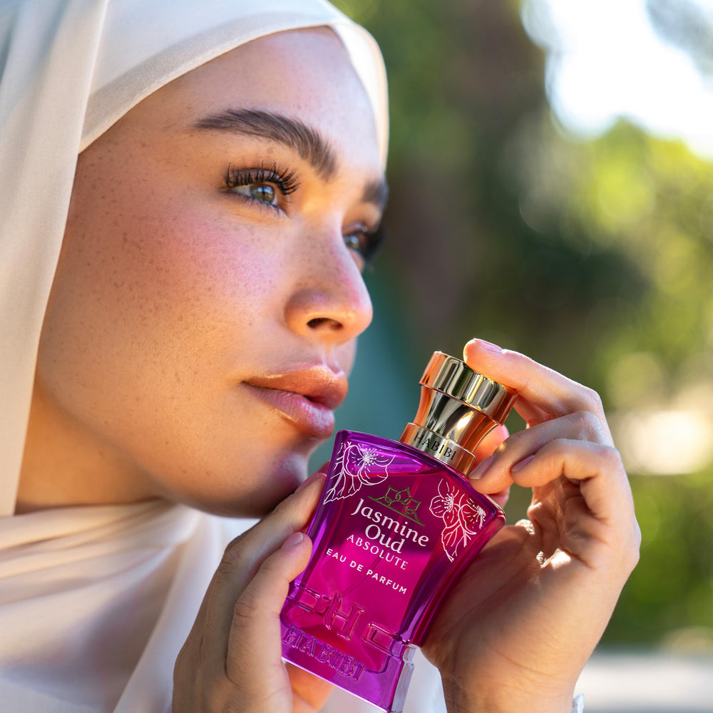 H HABIBI Jasmine Oud Absolute top notes scene with pepper and cardamom.