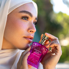 H HABIBI Jasmine Oud Absolute top notes scene with pepper and cardamom.