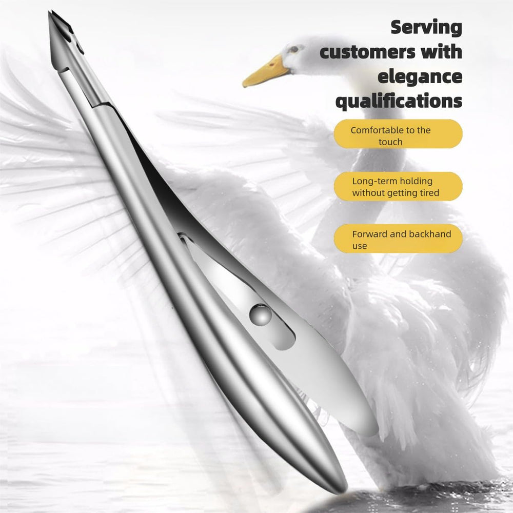 HaimiLiya Cuticle Nippers silicone sleeve protects hands and blades.