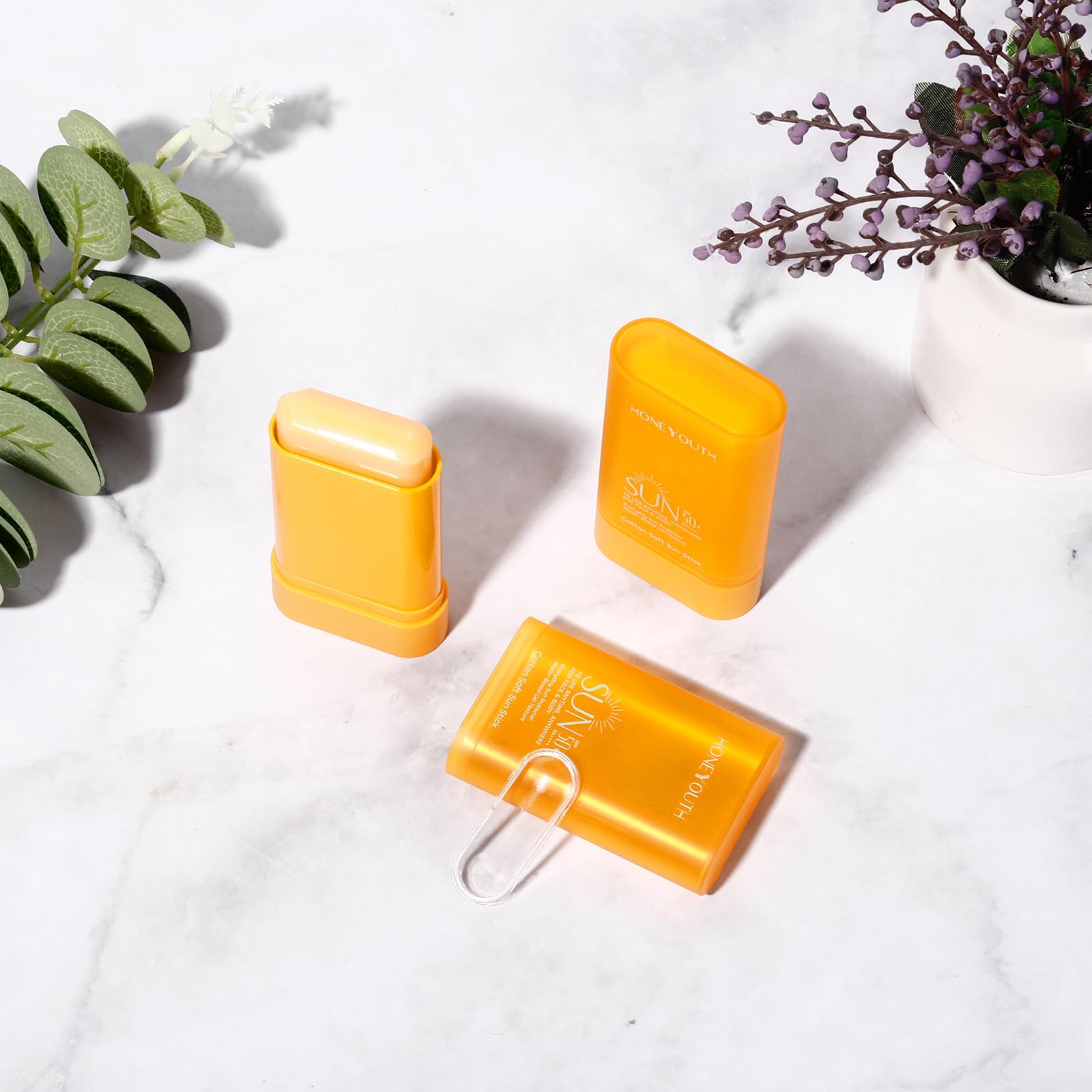 Halo East Sunscreen Stick Citrus Scent adds a refreshing feel.