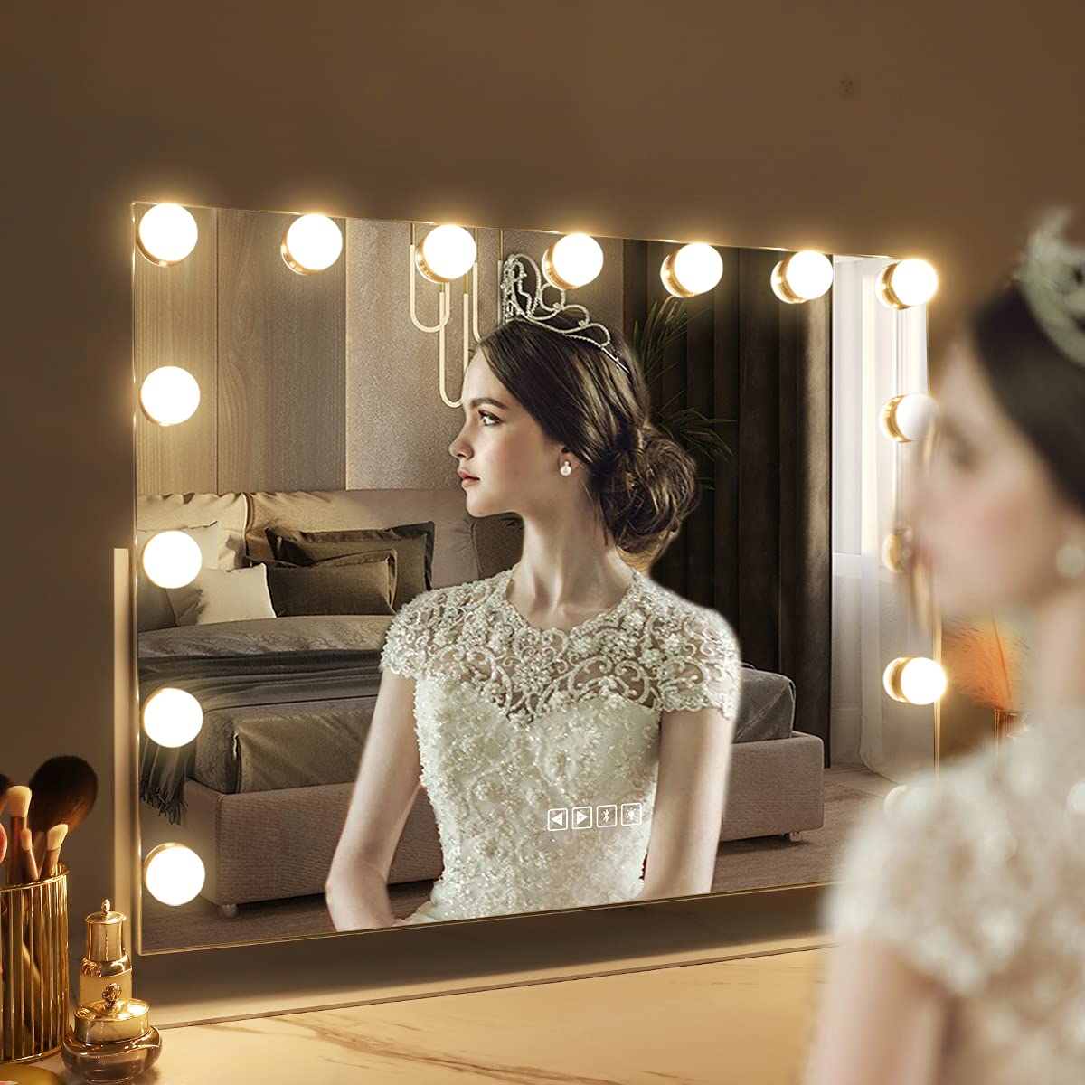Hansong Hollywood mirror with 15 bright LEDs creates even illumination