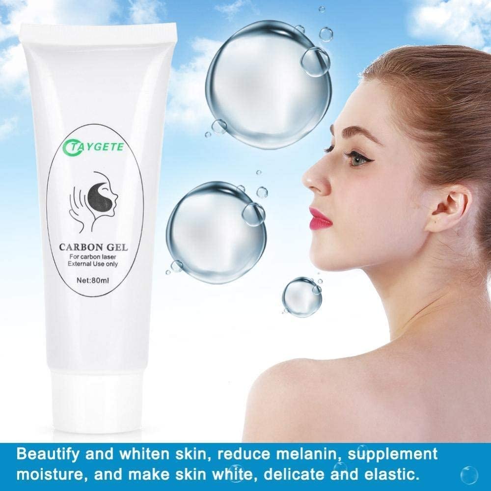 HAPYONLFU gel on the forehead for smoother skin texture