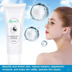 HAPYONLFU gel on the forehead for smoother skin texture