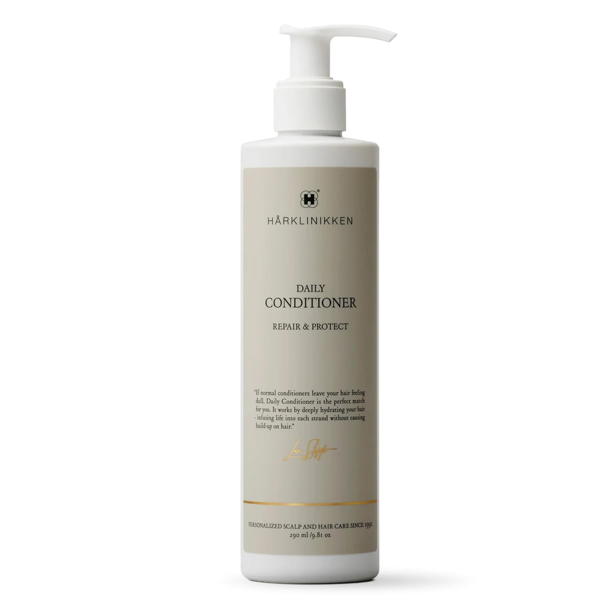 Harklinikken Daily Conditioner bottle pour showing smooth detangling potential
