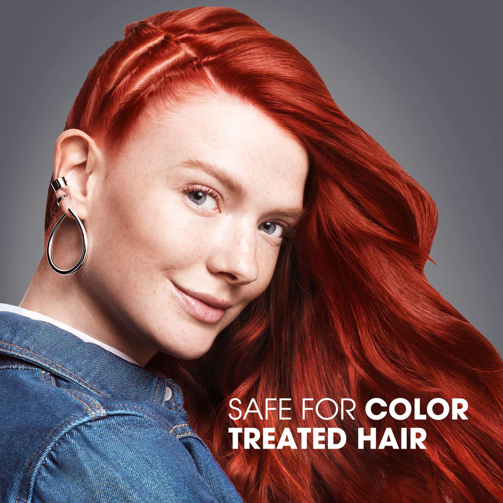 Head & Shoulders Deep Moisture application on hair promoting smooth detangling