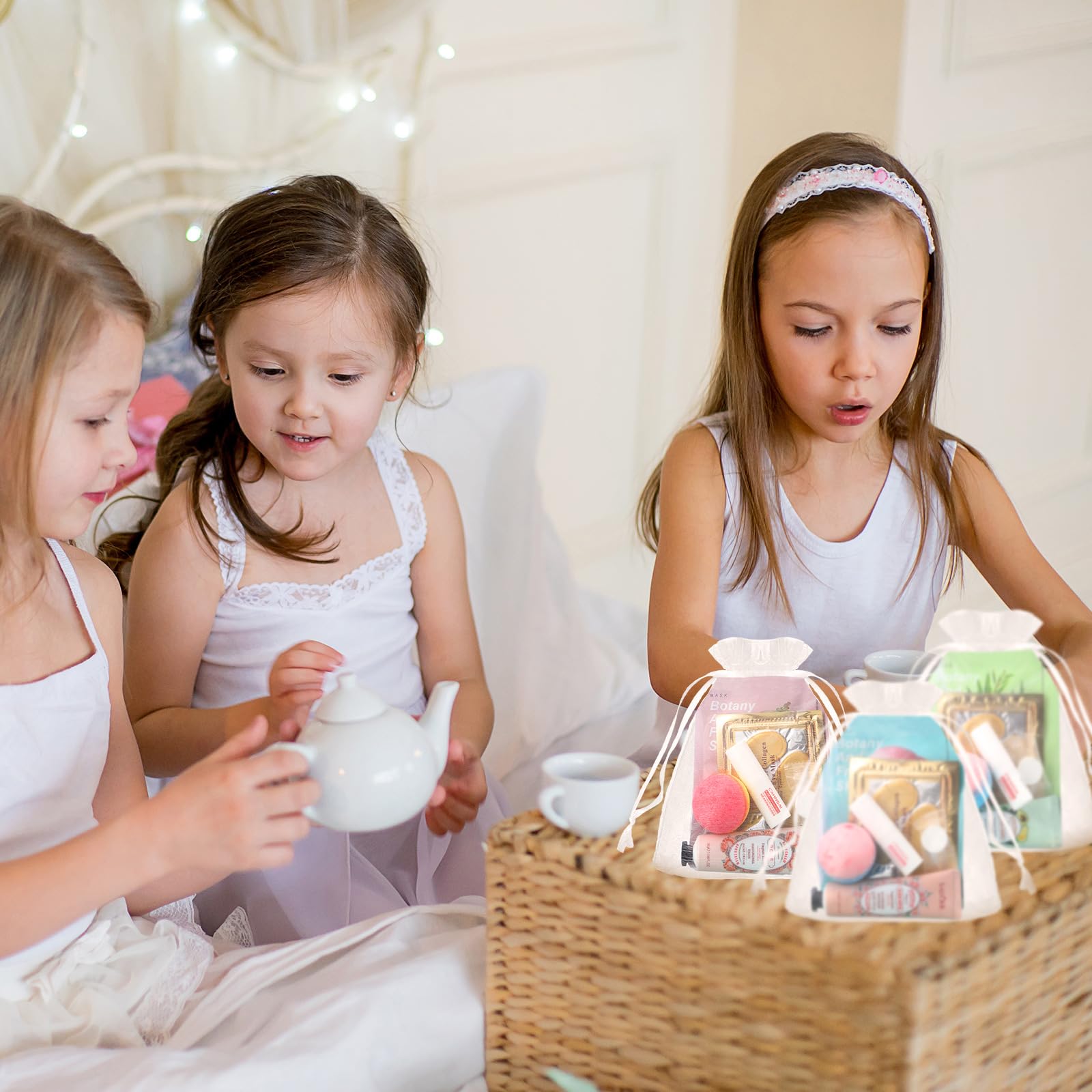 Heigble organza bags 12-pack to organize party favors.