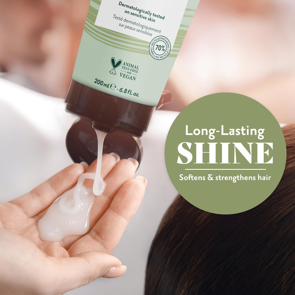 Eco-friendly packaging of Herbatint Royal Conditioner from Italy.