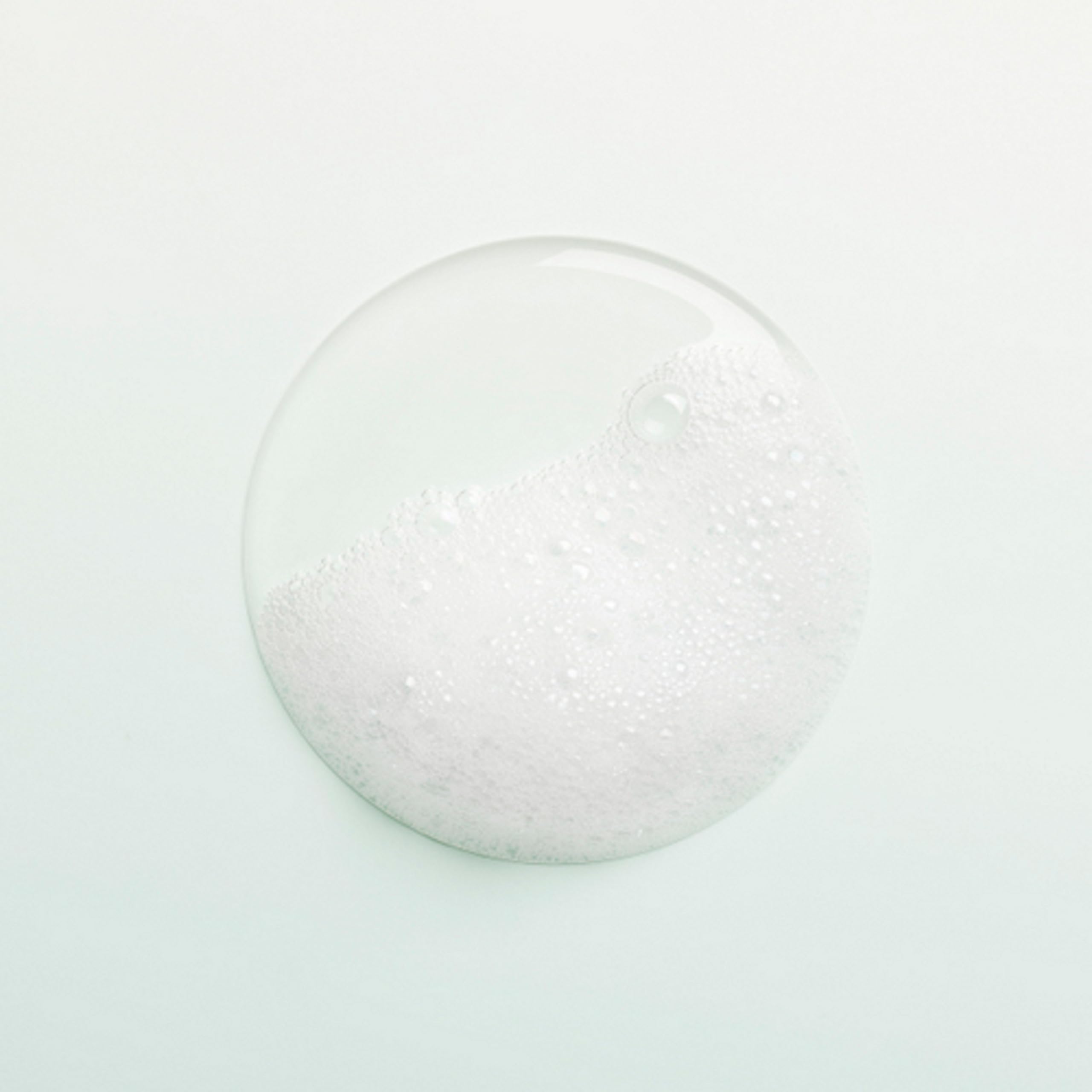 Hermès Eau d'Orange Verte foamy-lather bottle demonstrates generous cleansing and easy rinse
