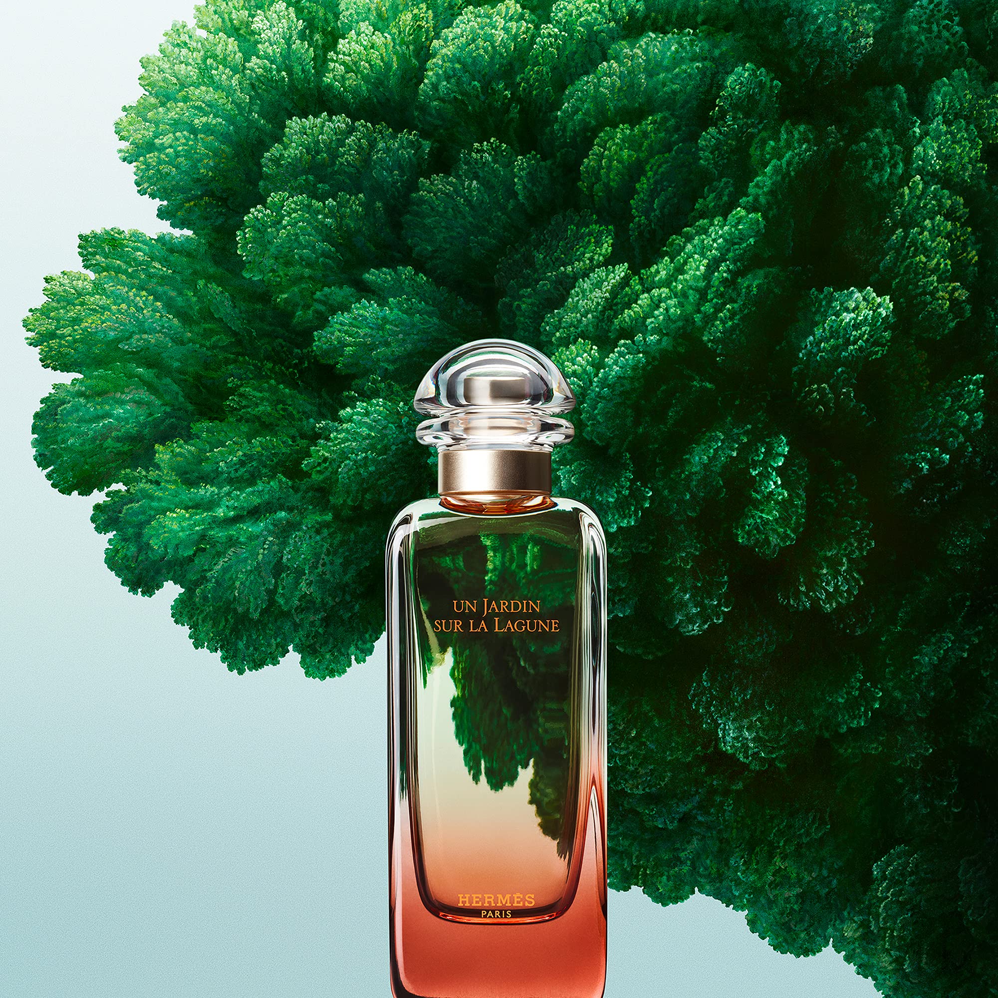 Hermès Un Jardin Sur La Lagune full bottle on a clean display for daytime wear.