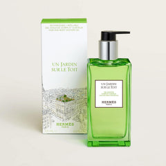Hermès Un Jardin Sur Le Toit gel lather creating a soft, perfumed rinse.