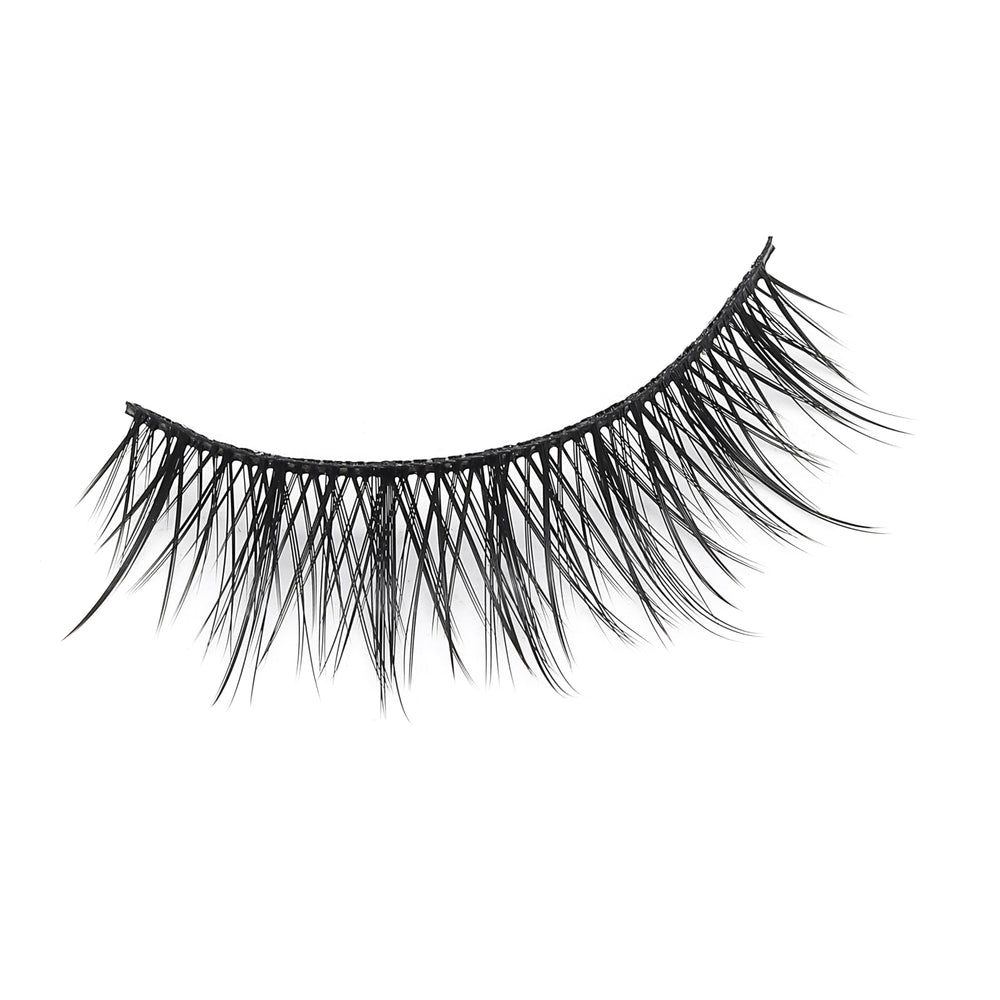 HH&LL compact fluffy lash pack ideal for travel and quick touch-ups.