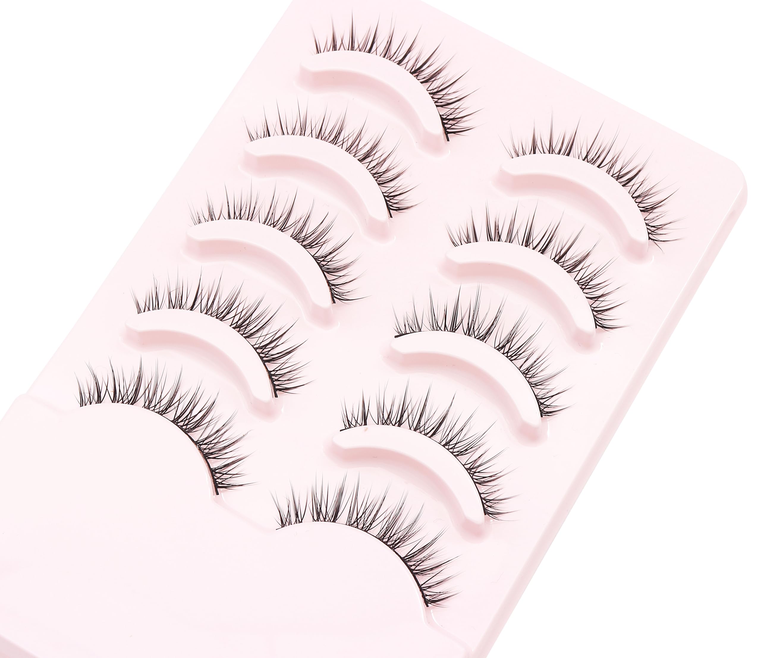 HH&LL easy-to-apply cat eye lashes suitable for beginners.