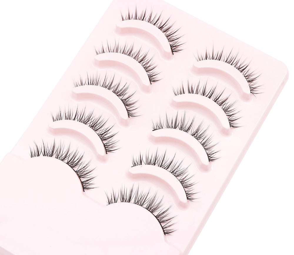 HH&LL easy-to-apply cat eye lashes suitable for beginners.