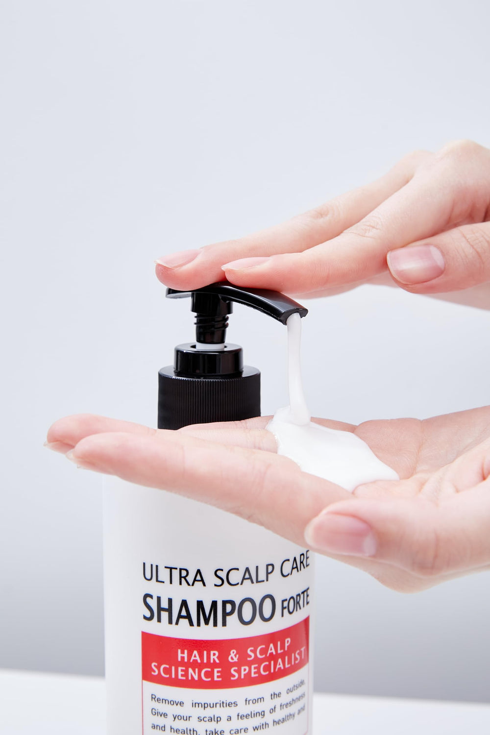 Histemo Ultra Scalp Care Shampoo ingredients label highlights Biotin and plant extracts.