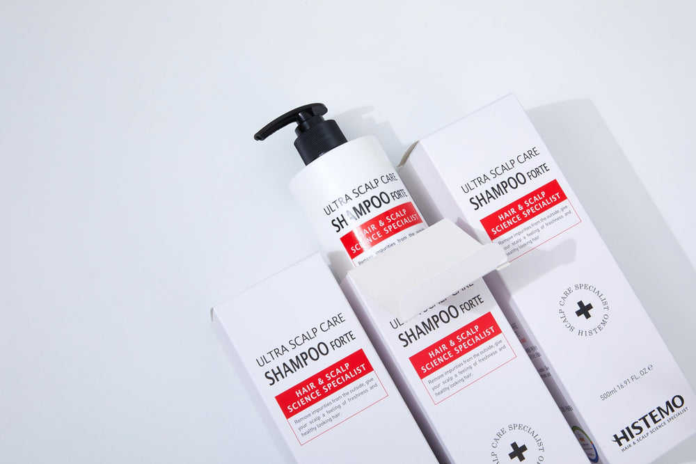 Histemo Ultra Scalp Care Shampoo pour shot demonstrates easy application for full scalp coverage.