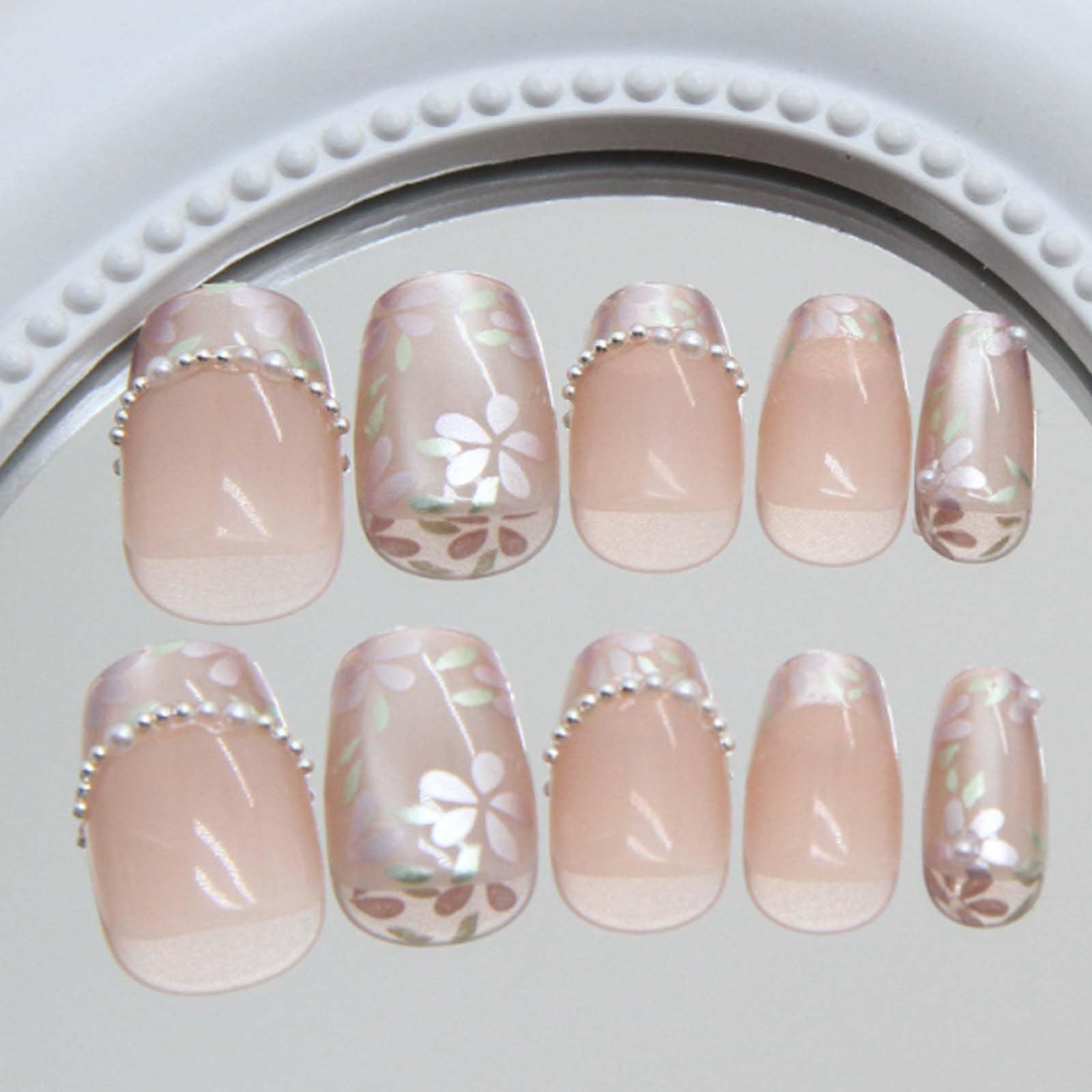 Hkanlre medium-length nails worn on hand for instant glamour