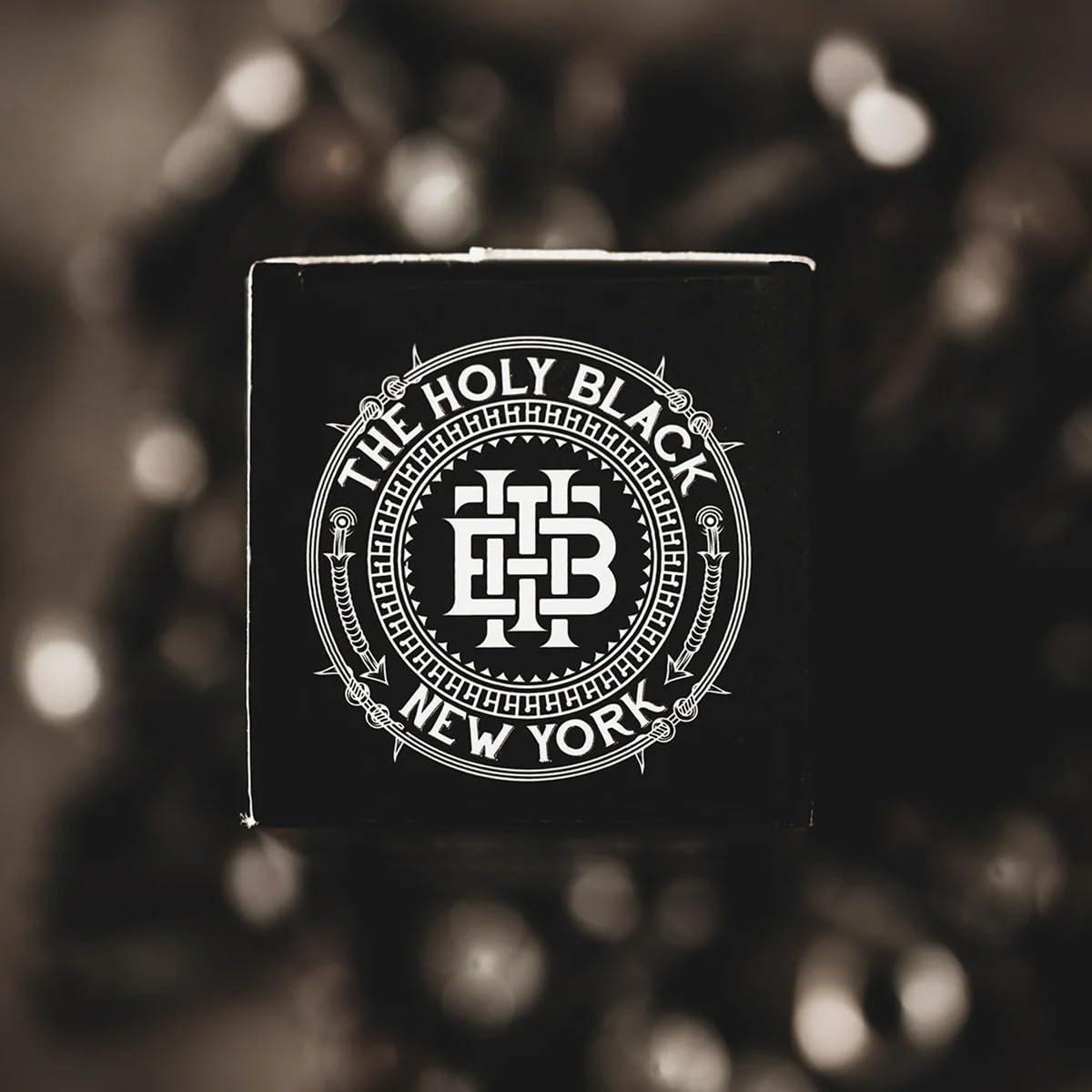 HOLY BLACK Matte Texture Powder on-the-go for quick touch-ups
