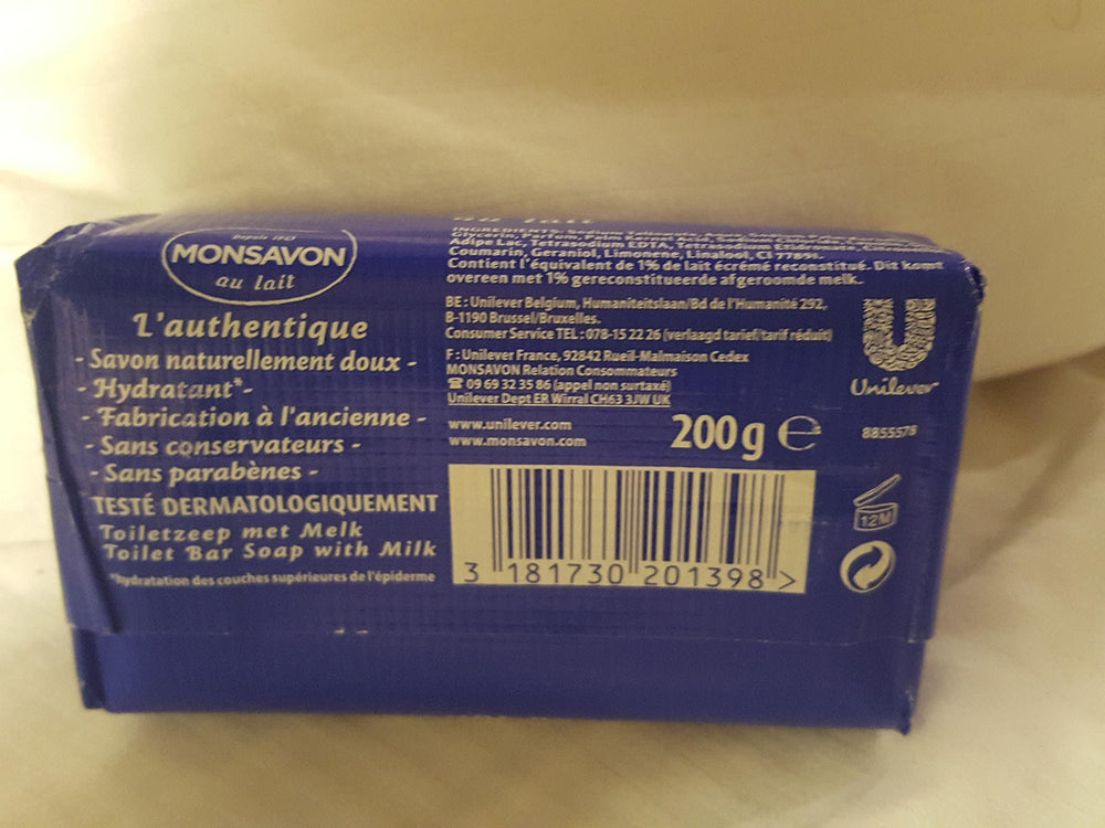 Hoofun Monsavon Au Lait soap bars close-up shows creamy foam and moisturized skin.