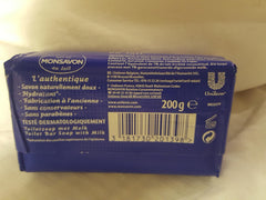 Hoofun Monsavon Au Lait soap bars close-up shows creamy foam and moisturized skin.