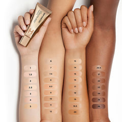 Hourglass Illusion Glow texture during application looks creamy and blendable