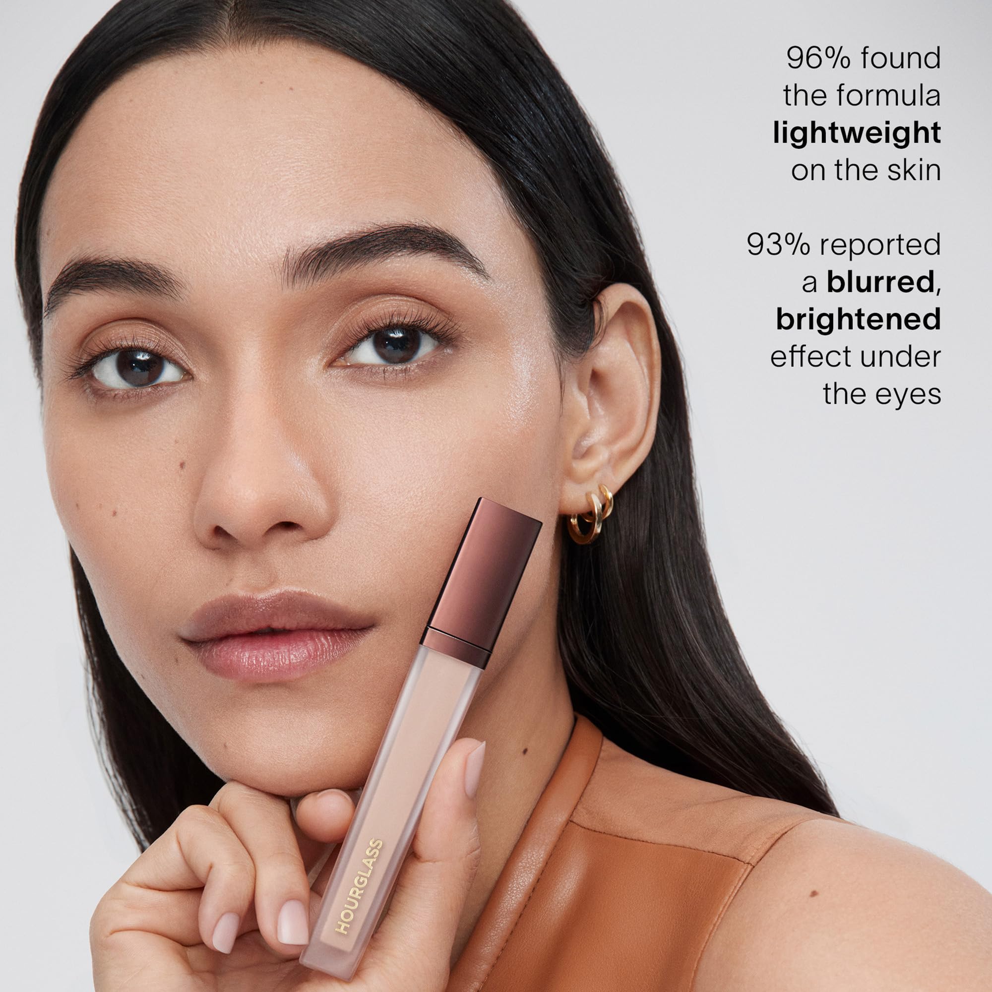 Hourglass Vanish Airbrush Concealer waterproof texture demonstrates durable wear.