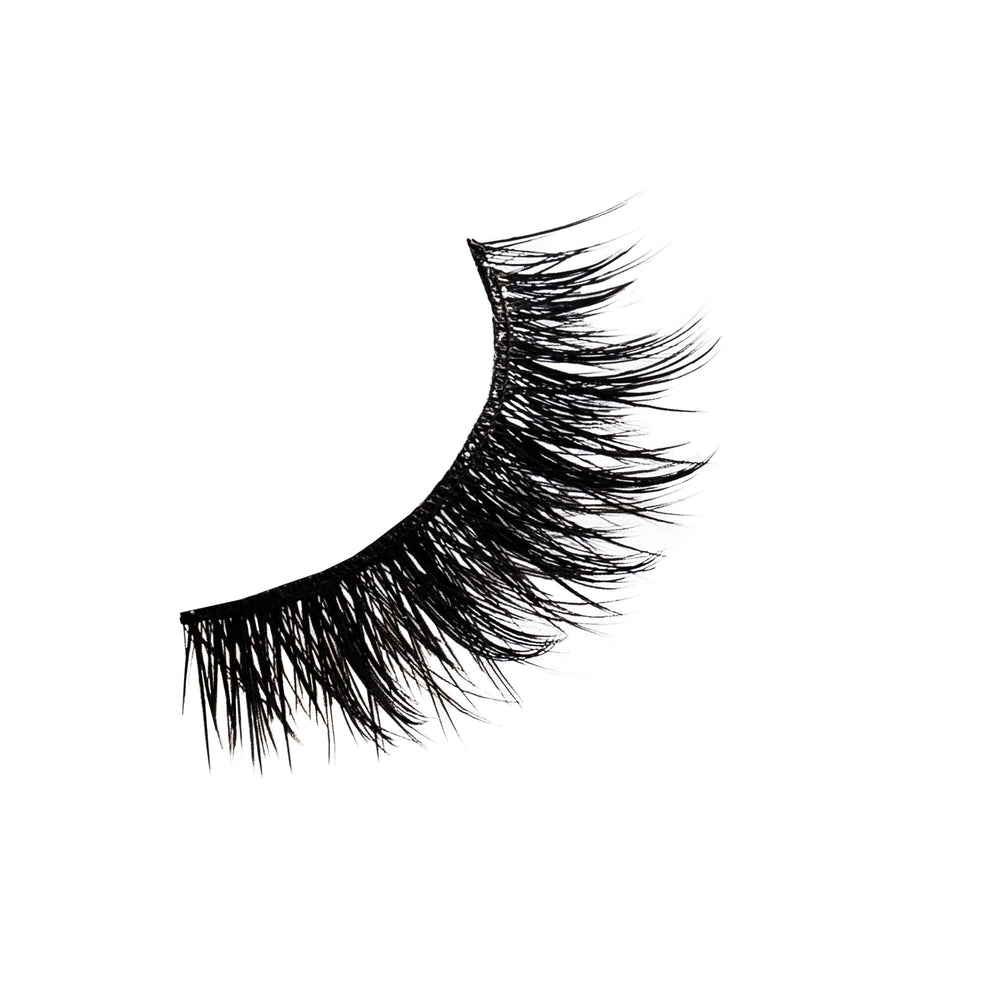 House of Lashes Allura Lite open eye look demonstrating airy lash line