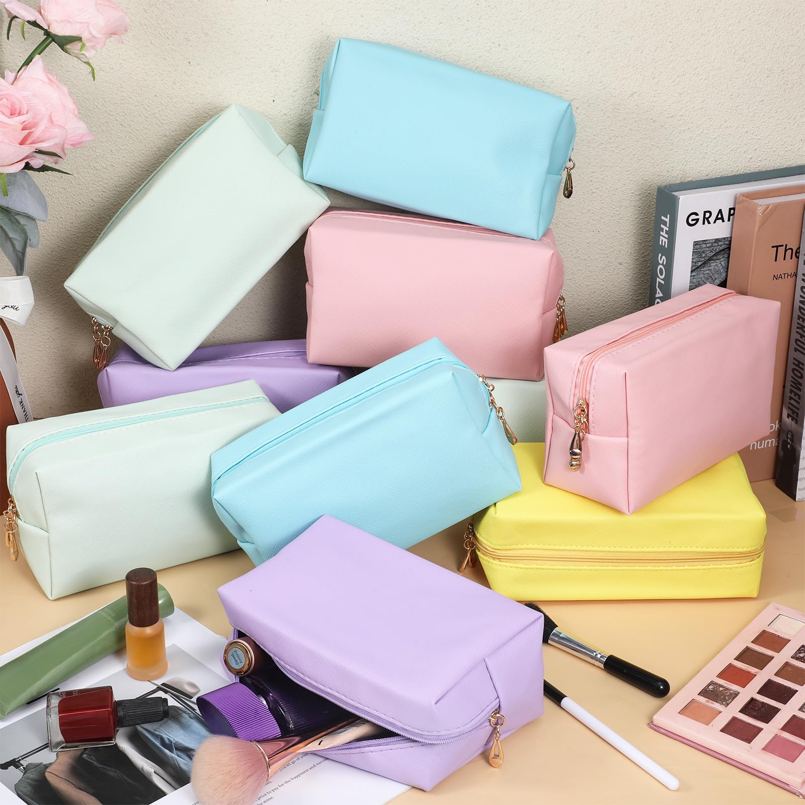 Hpmjz Preppy makeup bag waterproof PU fabric protects contents from moisture.